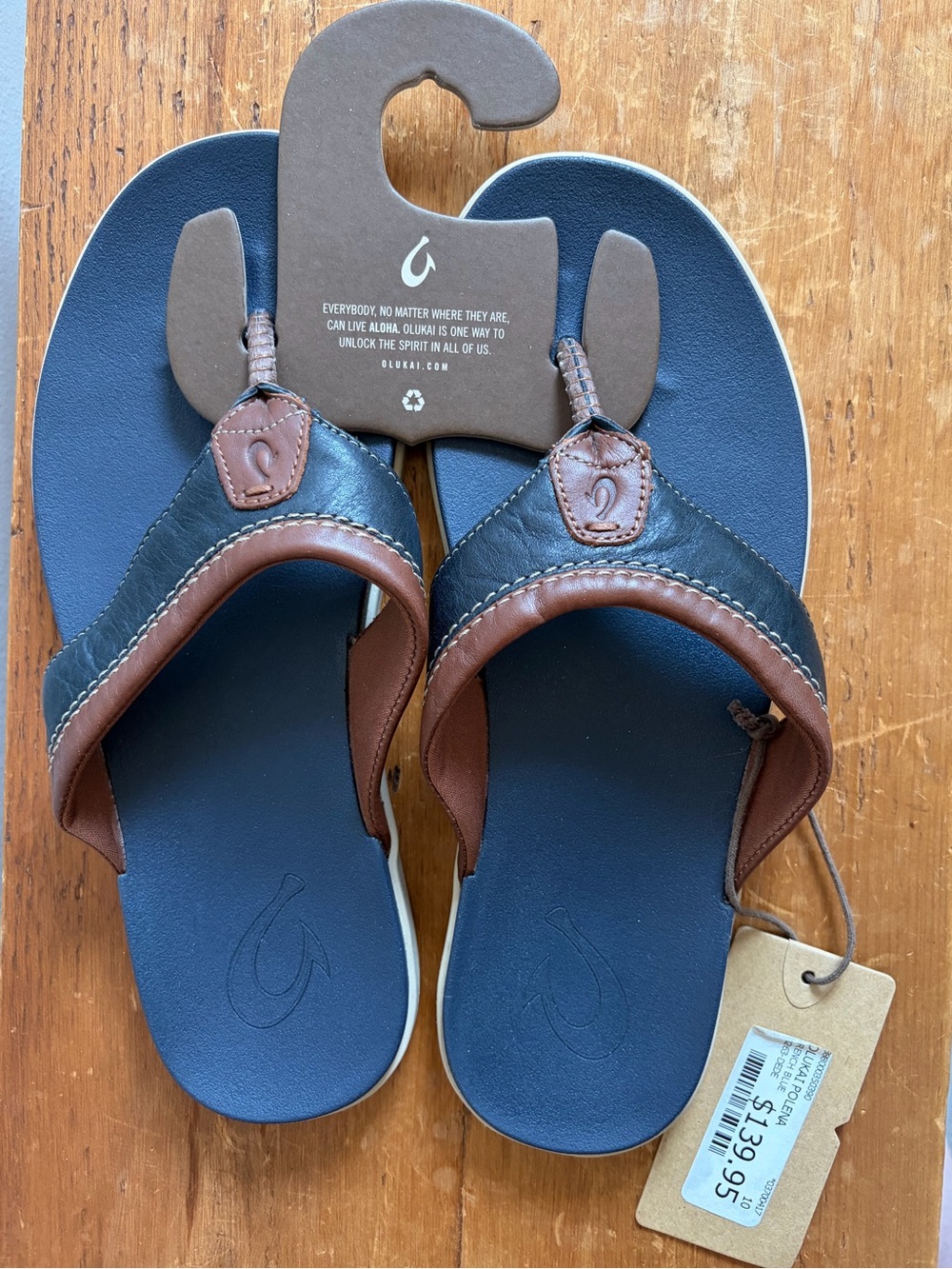 NWT - OluKai Men’s Navy Footbed with Brown & Black Leather Thong Sandals